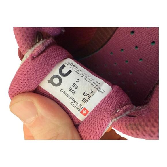 On Cloudflyer Running Shoe Berry Women size 8 - Picture 6 of 9